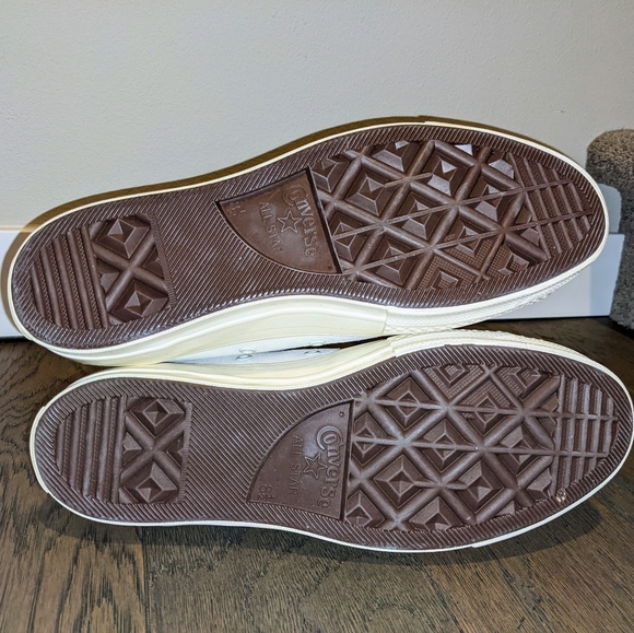 New Converse I Love NY shoes (8.5) - Picture 3 of 3